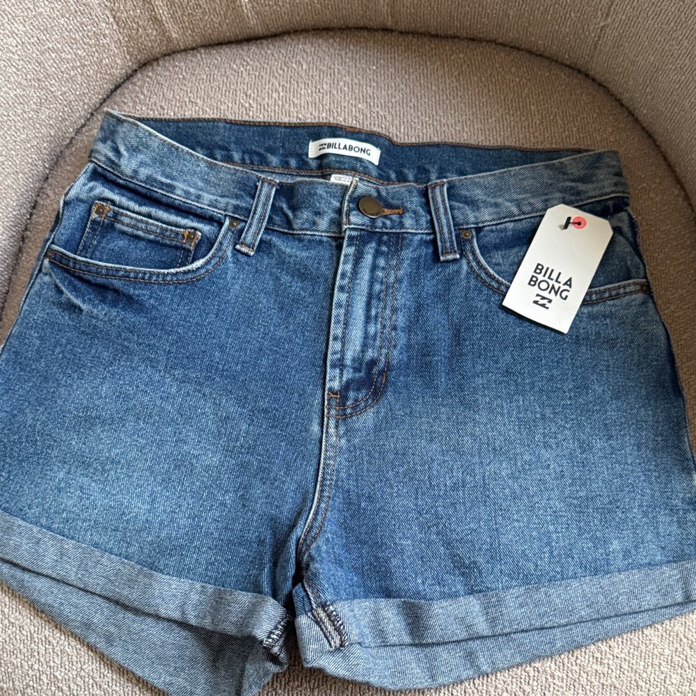 NWT Billabong women’s denim shorts